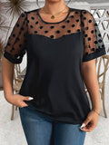Maglietta nera tinta unita da donna con manica corta, con applicazione in rete puntinata, di taglia comoda, alla moda e versatile per l'estate