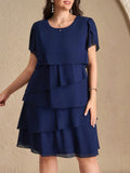 Abito di colore uniforme alla moda, in taglie comode, adatto per l'estate