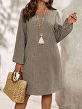 Vestito casual con scollo a ciufffetta, a maniche lunghe, di colore unito, per donne taglia comoda