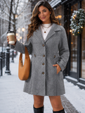 Cappotto medio con colletto rovesciato e bottoni, per donna taglie forti, adatto per l'inverno